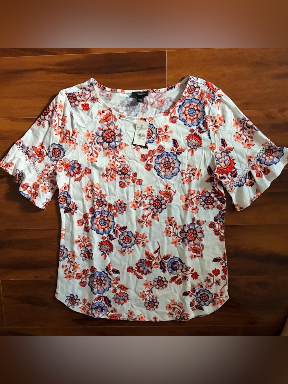 NWT Ann Taylor White Floral Short Sleeve Scoop Neck Top